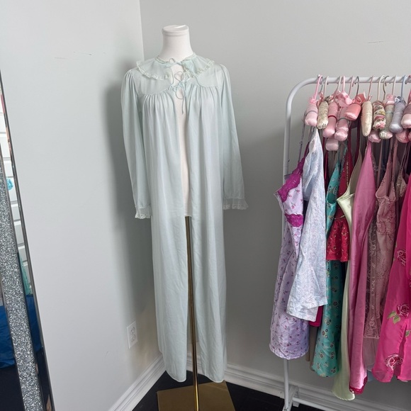 Vintage 1960s Sheer Pastel Baby Blue Nylon Robe – Long Sleeve Peignoir S/M - Picture 4 of 6